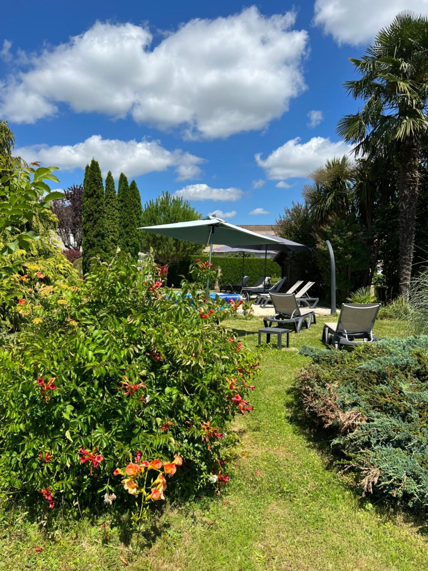 Logis Hotel-Restaurant Les Voyageurs La Coquille Dış mekan fotoğraf