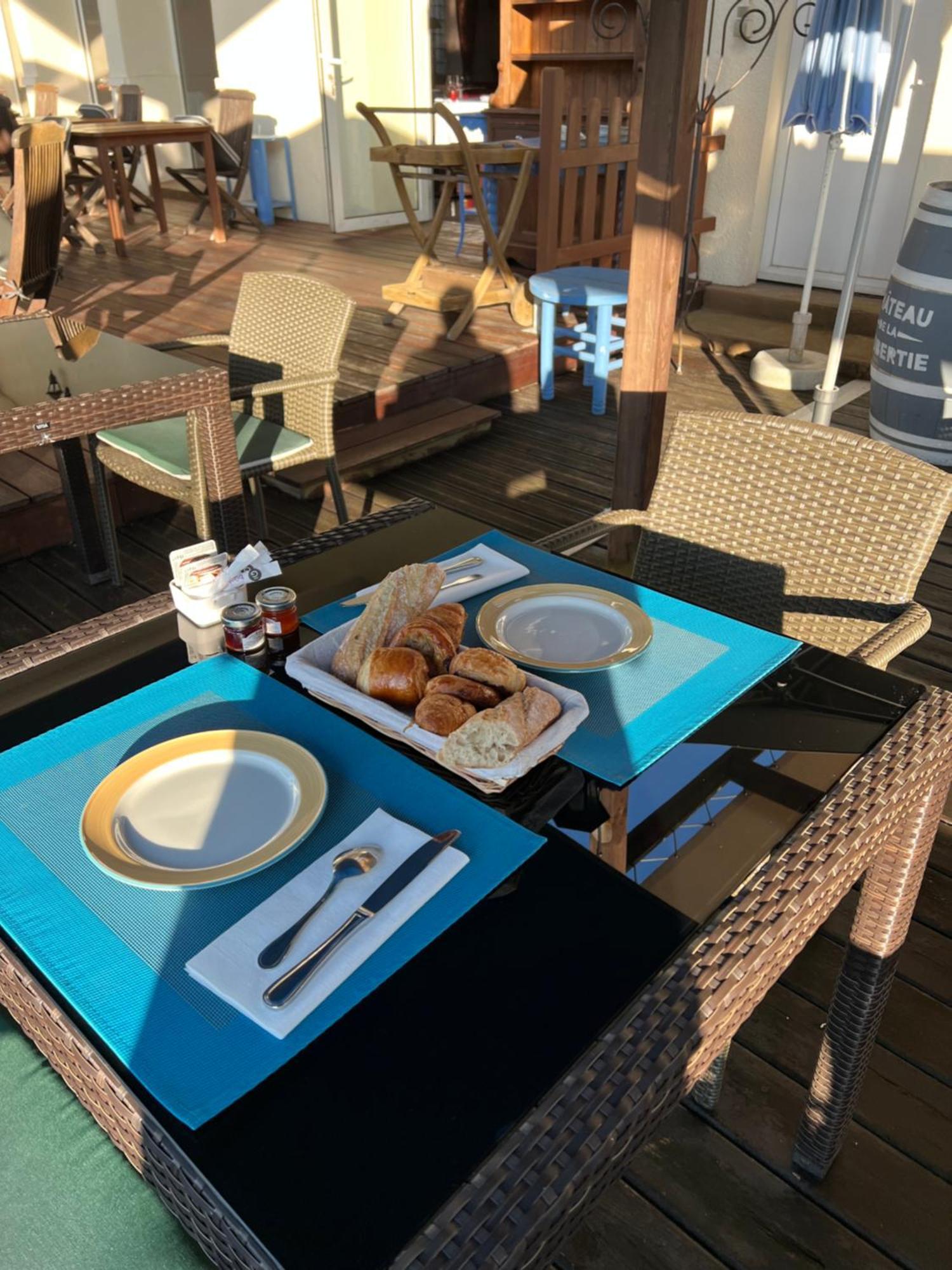 Logis Hotel-Restaurant Les Voyageurs La Coquille Dış mekan fotoğraf